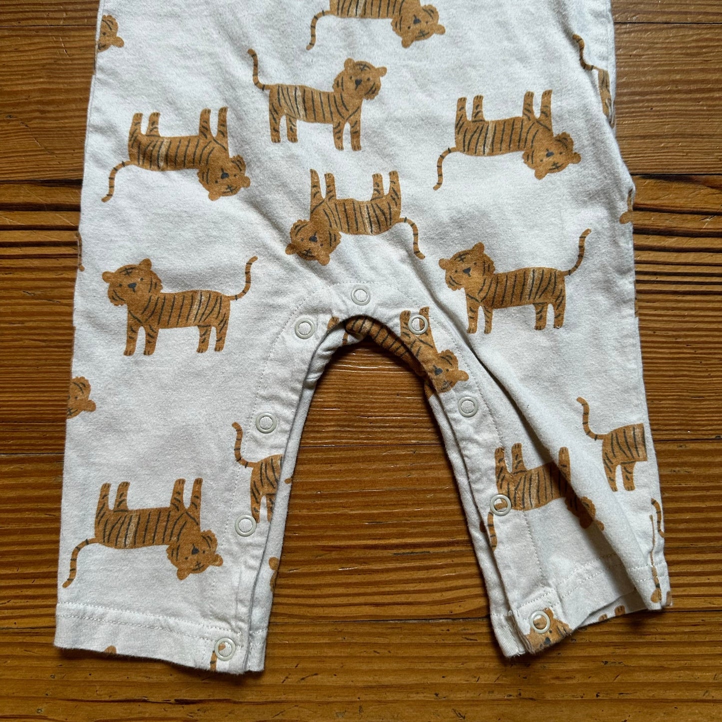 Carter's cream tiger short sleeve one piece SIZE 3-6M