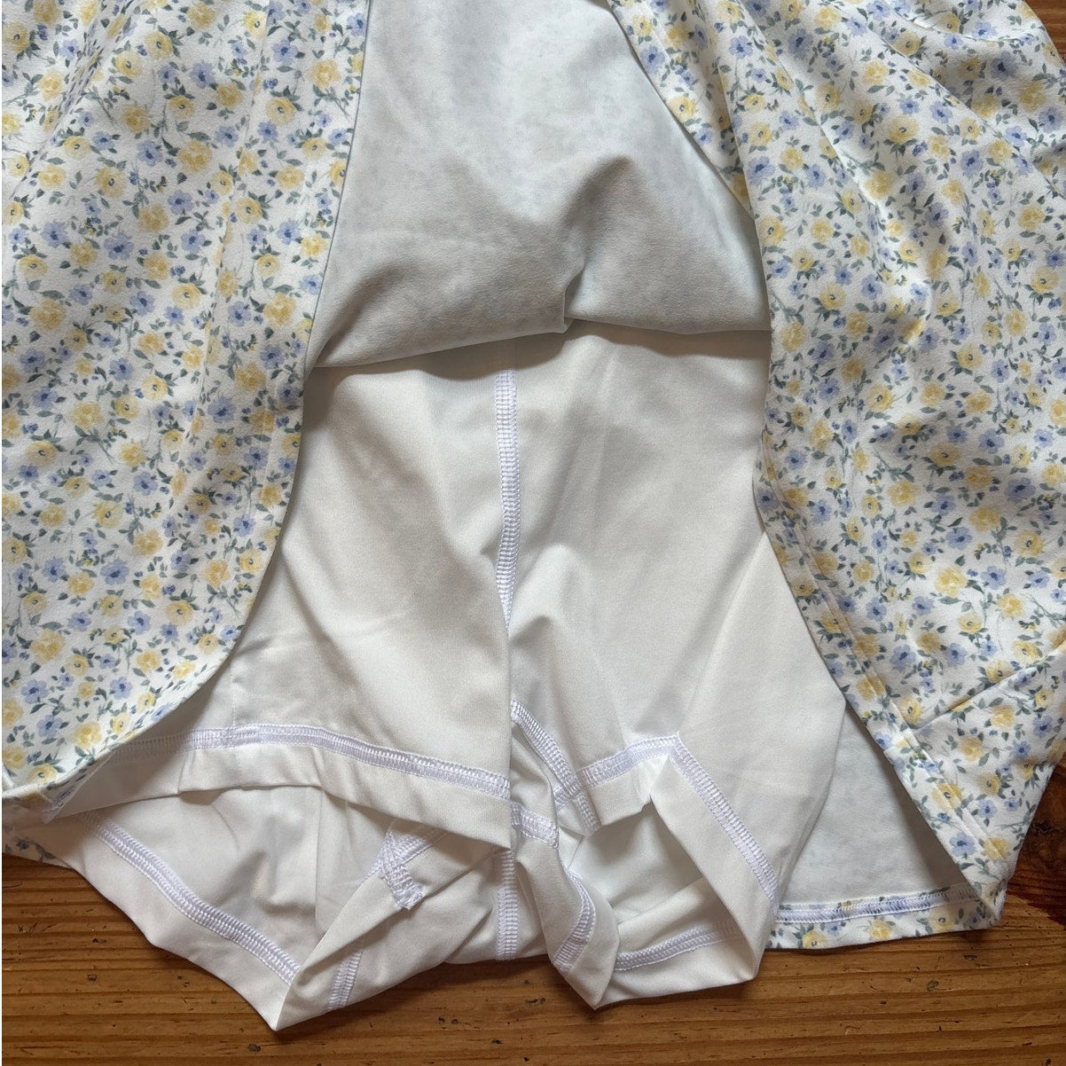 Gilly Hicks white blue yellow floral shorts lined tennis active dress SIZE M
