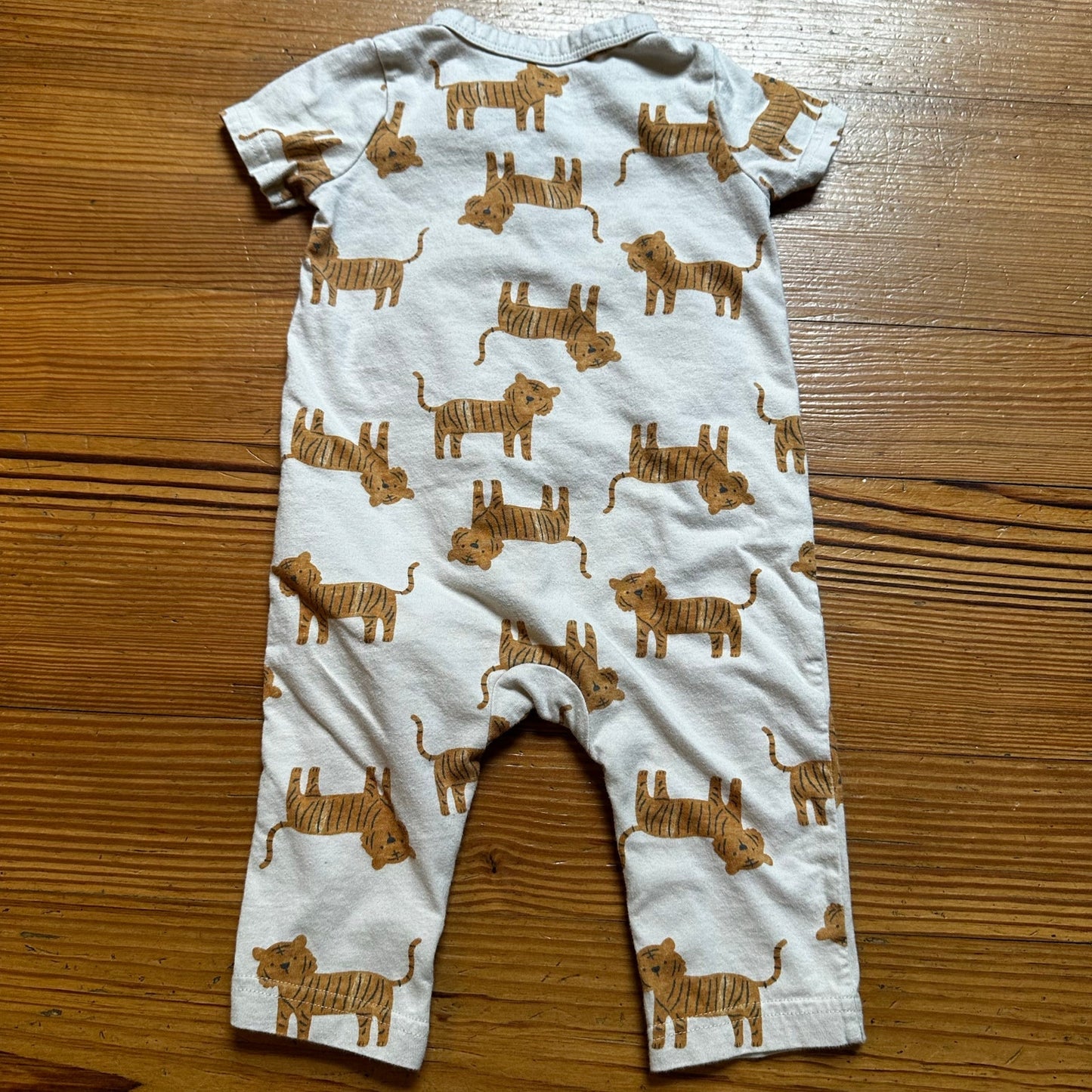 Carter's cream tiger short sleeve one piece SIZE 3-6M