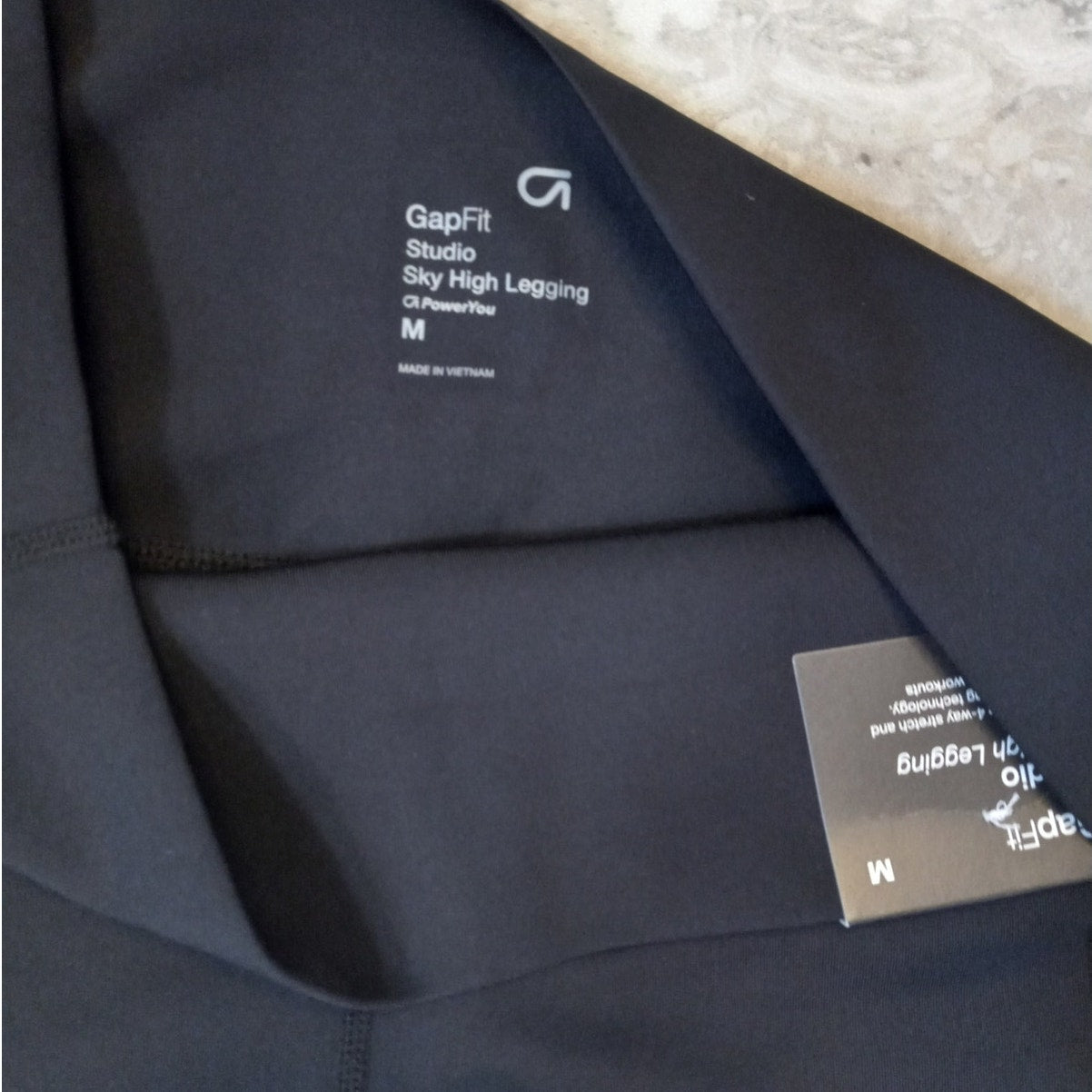 NWT Gap black high rise side pocket leggings SIZE M