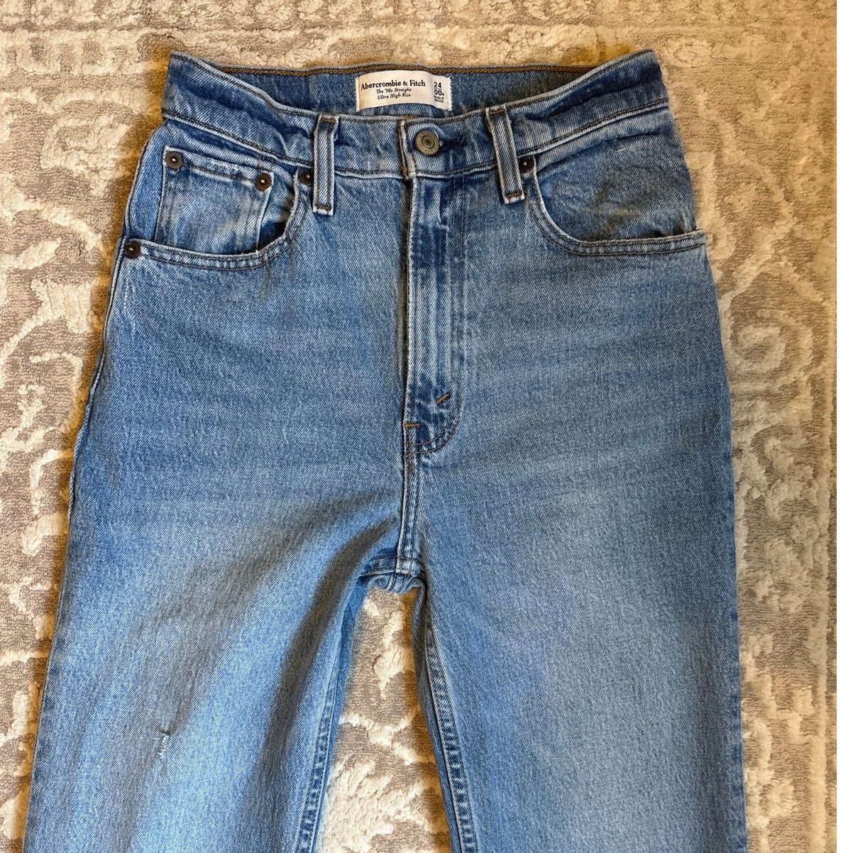 Abercrombie & Fitch 90s straight high rise medium wash jeans SIZE 00