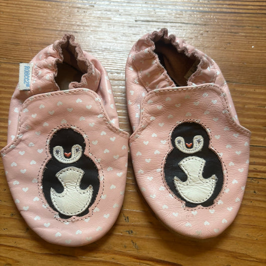 Robeez pink white polka dot leather penguin embroidered baby shoes SIZE 18-24M