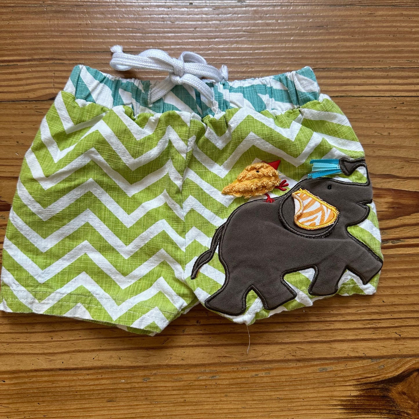 Mudpie green white elephant embroidered swim shorts SIZE 0-6M
